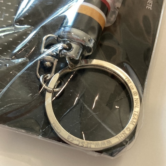 Calgary Flames Key Chain with light - Picture 2 of 5